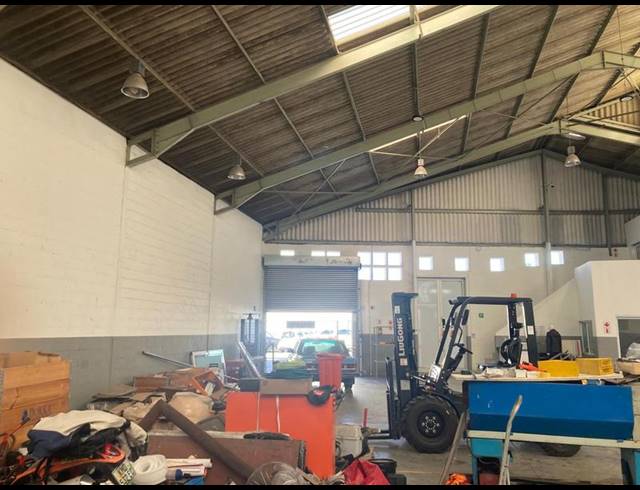 INDUSTRIAL PROPERTY TO RENT IN NORTH END